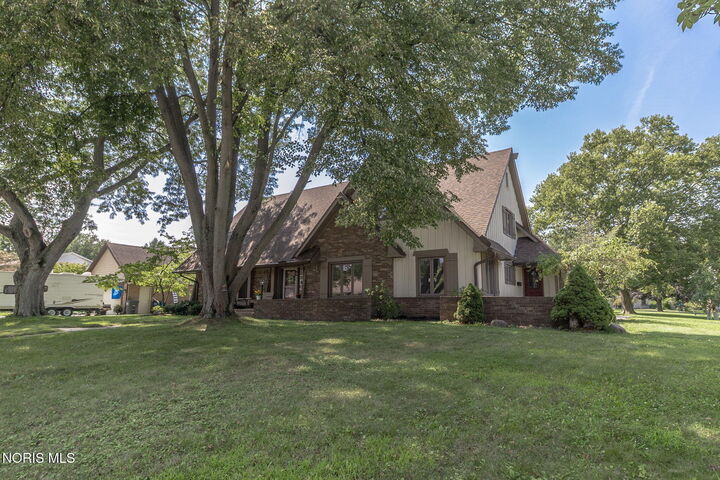 Property Photo: 2240 Tanglewood Drive OH 43614