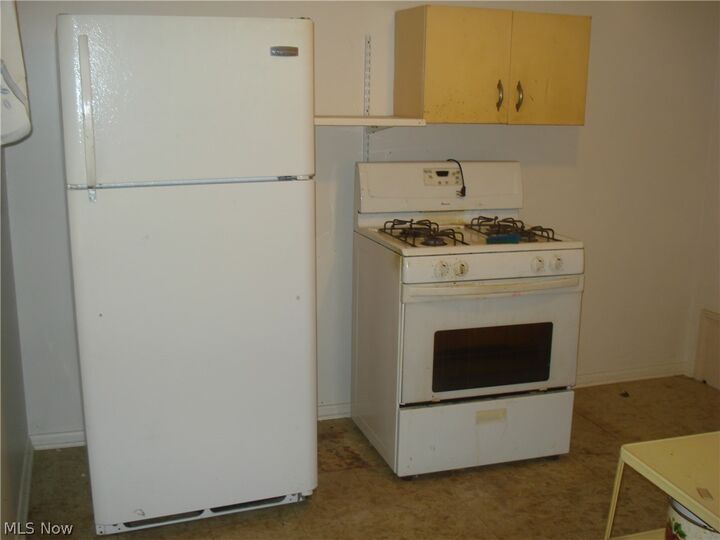 Property Photo: 21050 Crystal Avenue OH 44123