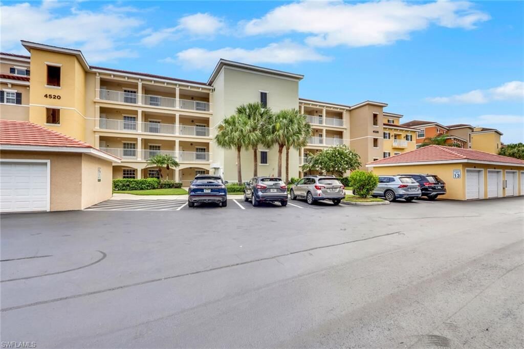 Property Photo: 4520 Botanical Place Cir 204 FL 34112