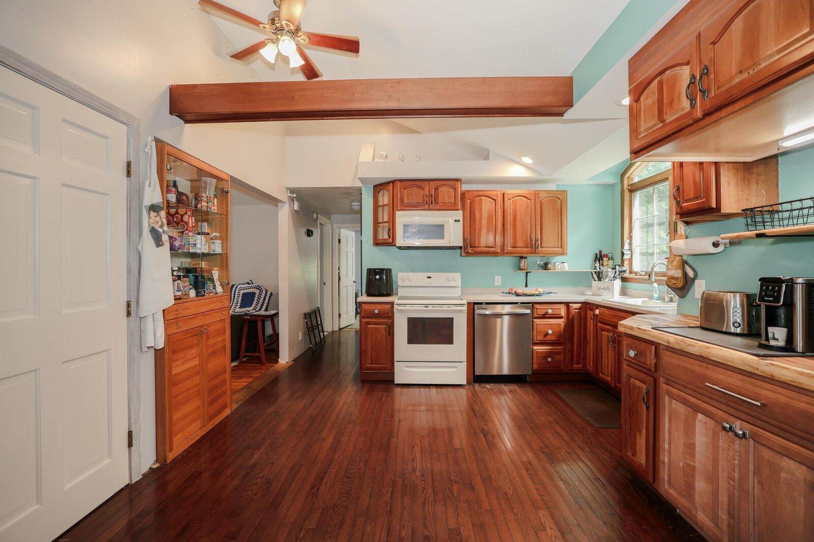 Property Photo:  10 Kendall Pond Road  NH 03038 