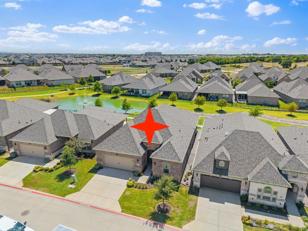 Property Photo:  918 Capella Lane  TX 76063 