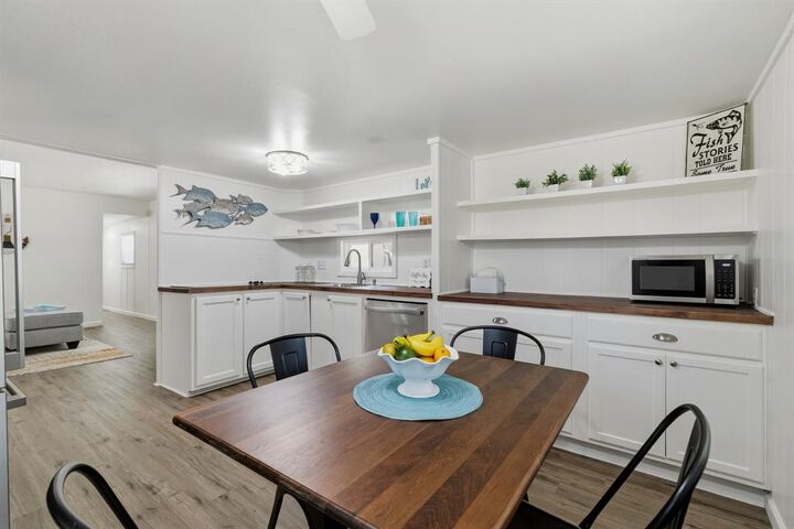 Property Photo: 265 Robin Hood Road TX 76245