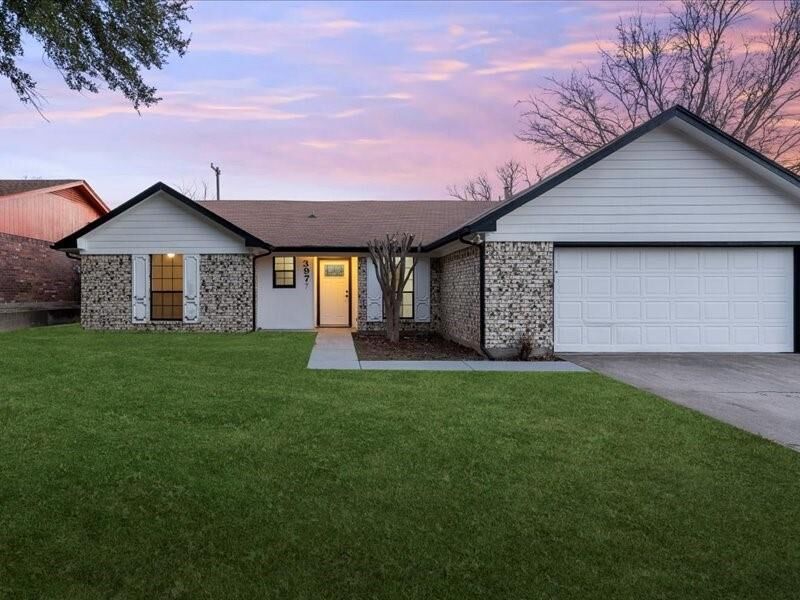 Property Photo:  3977 Windhaven Road  TX 76133 