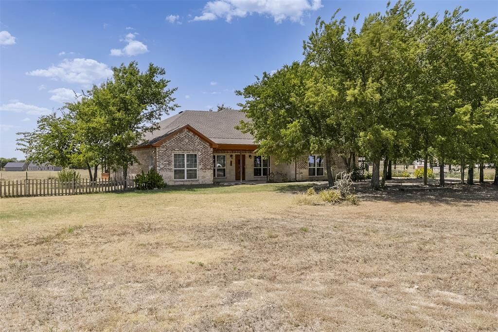 Property Photo: 401 Carter Road TX 76651