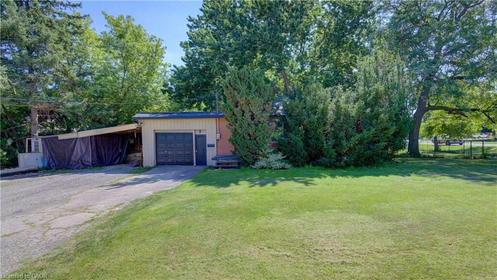 Property Photo:  9 Rothsay Avenue  ON N2B 3A2 