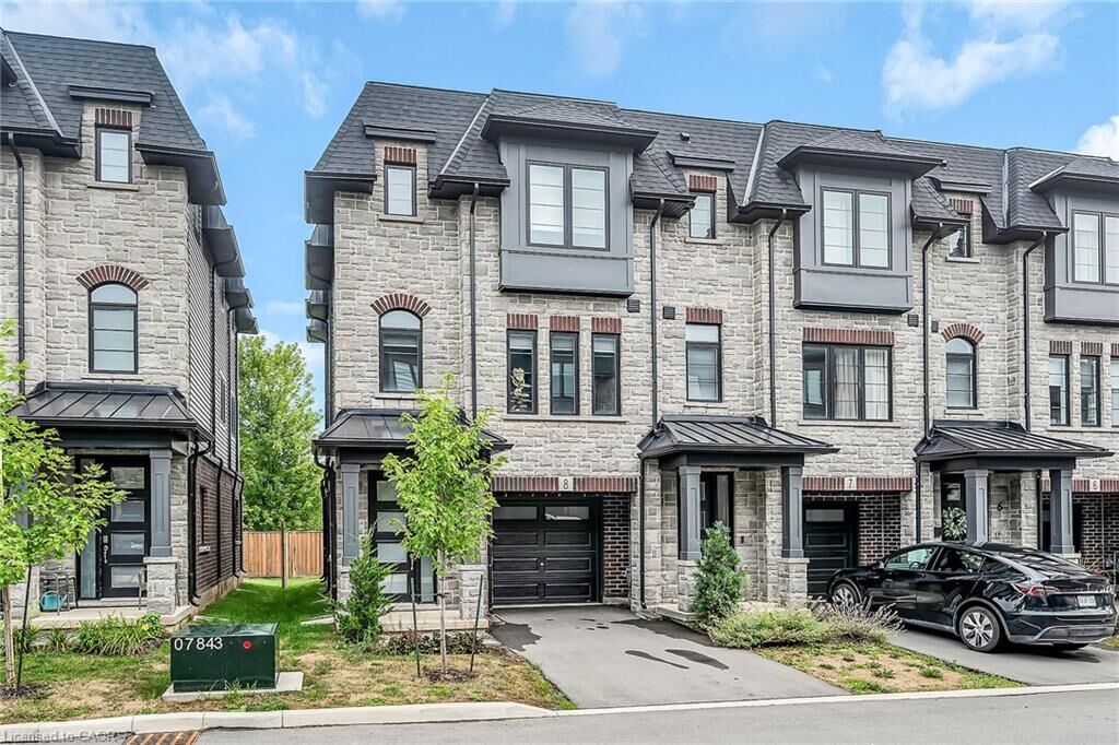 Property Photo:  187 Wilson Street W 8  ON L9G 0J3 