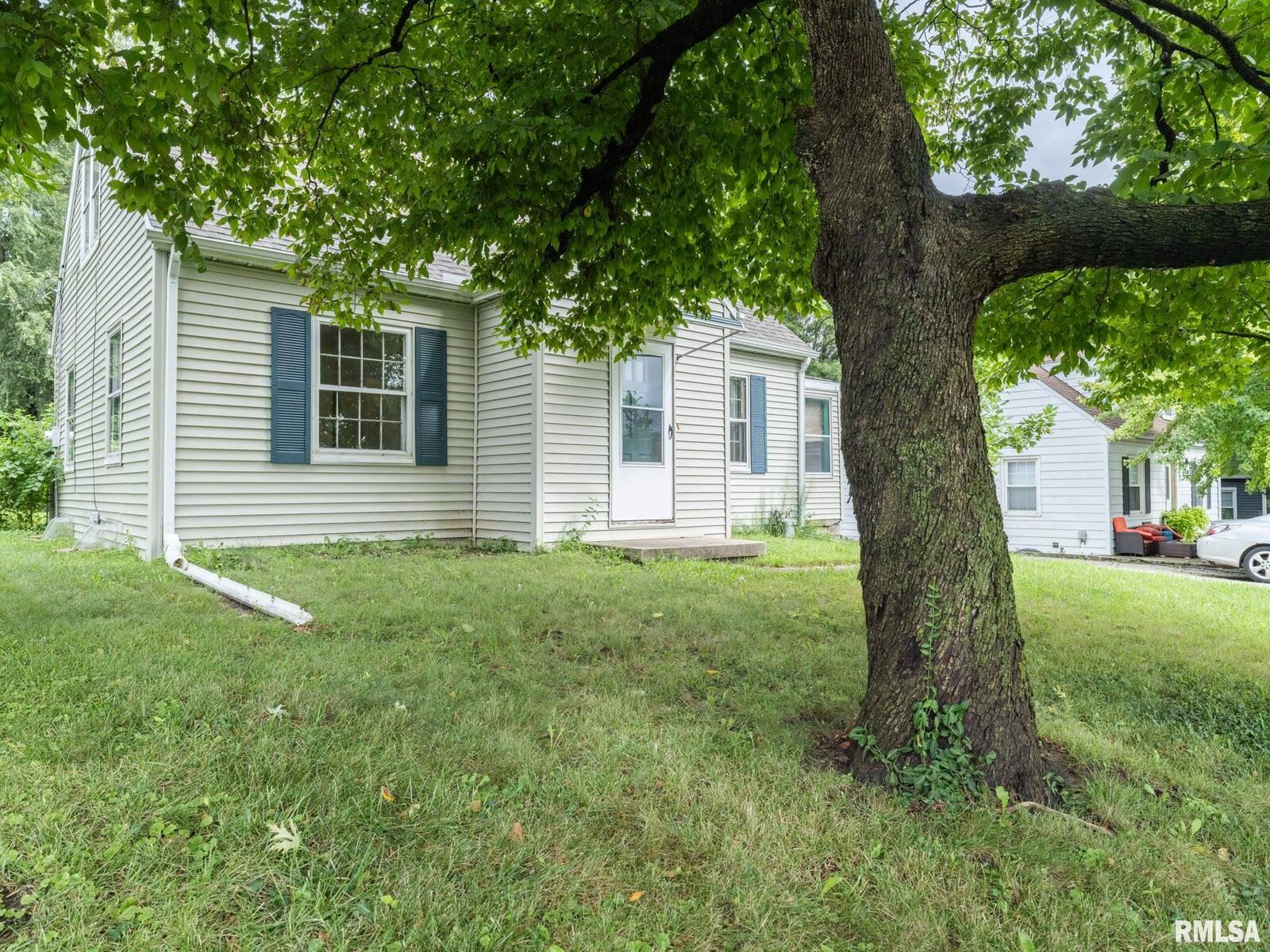 Property Photo: 5312 N Knoxville Avenue IL 61614