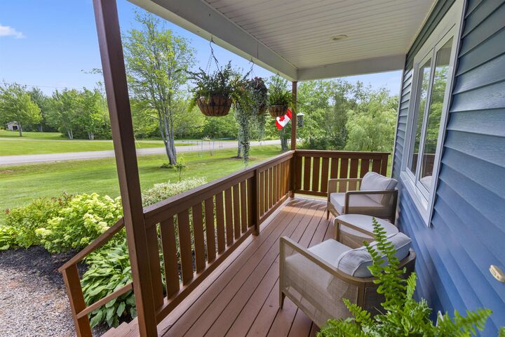 Property Photo:  305 Robertson Road  PE C1B 3T2 