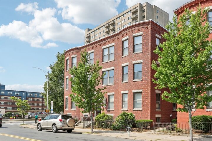 Property Photo: 550 Main 5 MA 02148