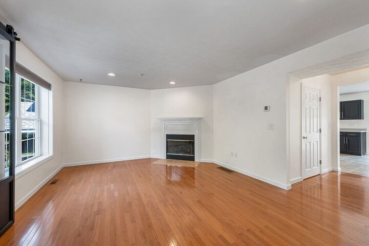 Property Photo:  4 Georgetowne 4  NH 03062 