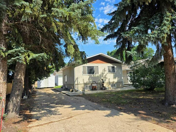 Property Photo: 1026 11 Avenue AB T9W 1K6