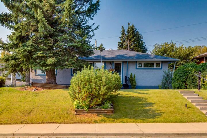 Property Photo: 723 Trafford Drive NW AB T2K 2T5