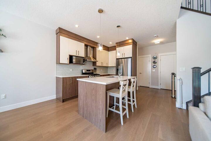 Property Photo:  1934 26 Street SW 2  AB T3E 2A1 