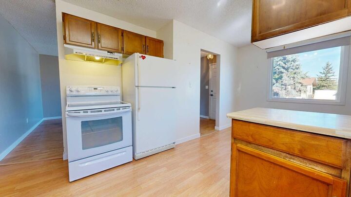 Property Photo:  9415 125 Avenue  AB T8V 5Y8 