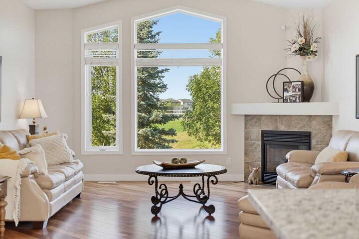 111 Invermere Close — photo 1