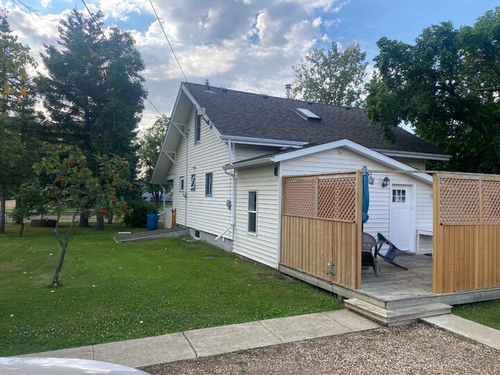 Property Photo:  317 Main Street  AB T0B 0A0 