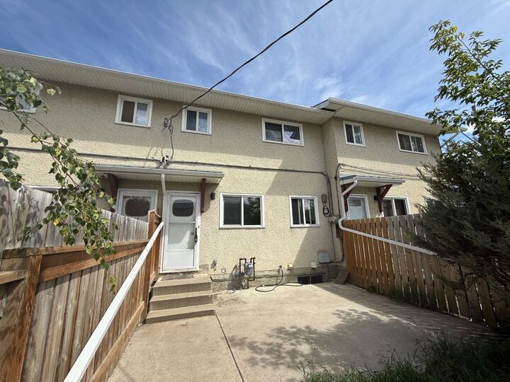 Property Photo:  441 Switzer Drive 36  AB T7V 1Z7 
