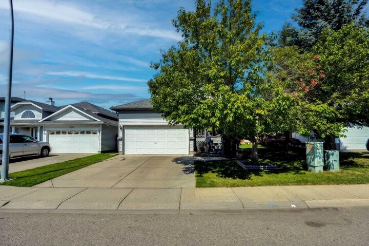 Property Photo: 158 Saratoga Close NE AB T1Y 7A1