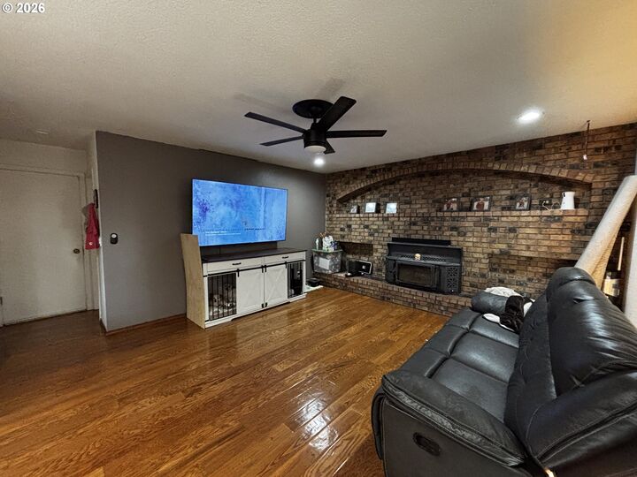 Property Photo: 308 SW Faler Rd OR 97818