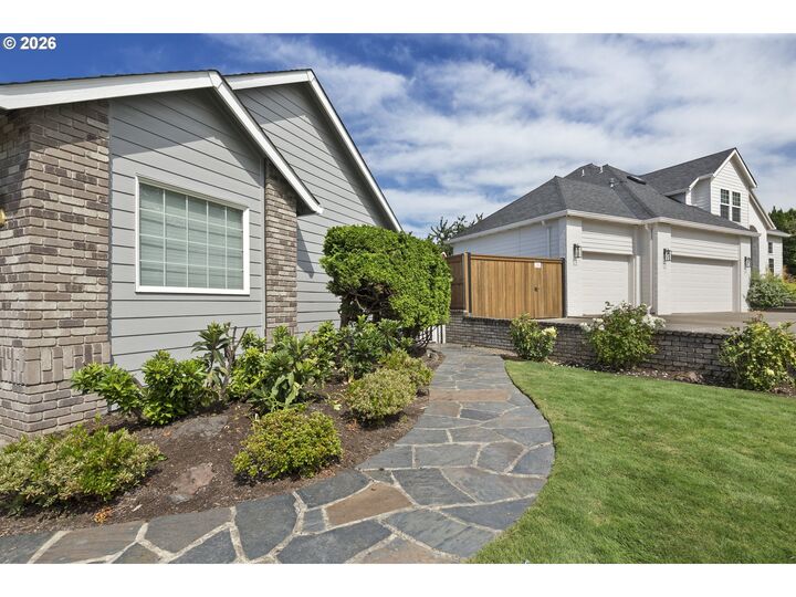 Property Photo: 1747 SW Montmore Way OR 97060