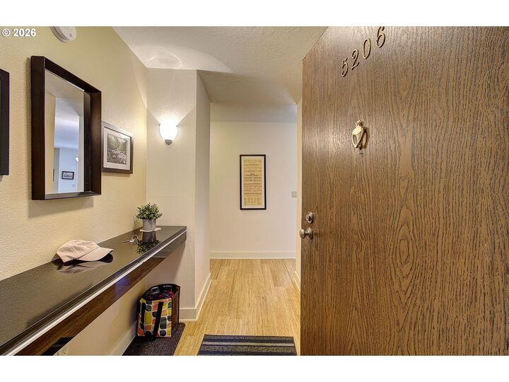 Property Photo:  5585 E Evergreen Blvd  WA 98661 