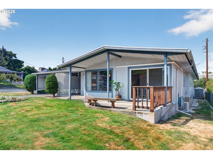 Property Photo: 1829 E 10th St OR 97058
