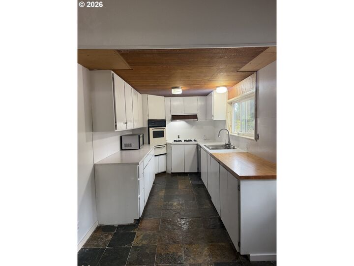 Property Photo: 36682 Wheeler Rd OR 97455