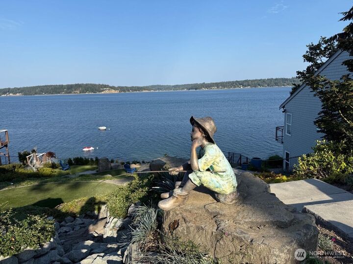 Property Photo:  