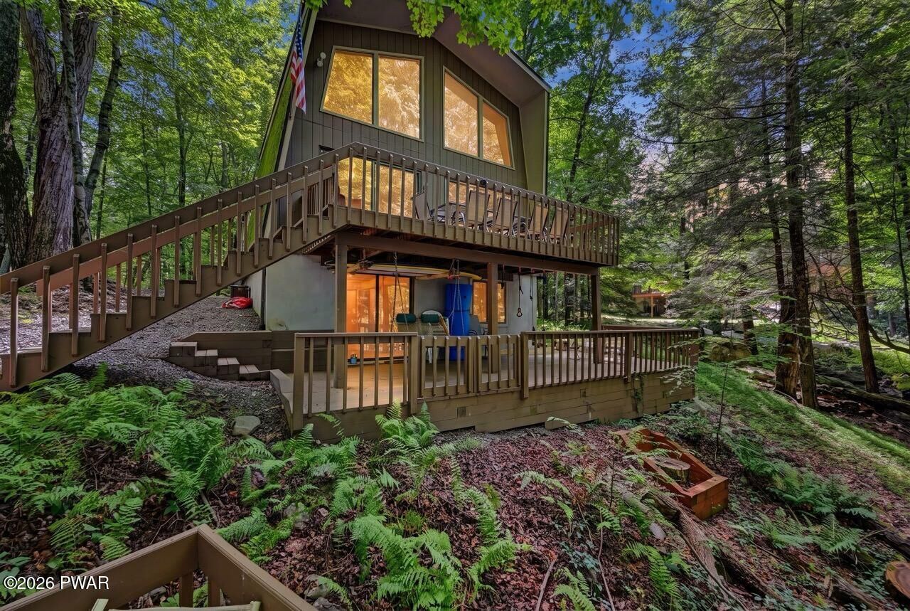 Property Photo:  552 Lakeview Drive E  PA 18436 