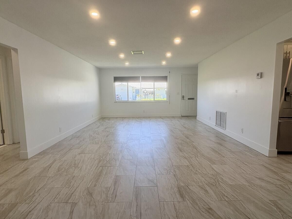 Property Photo:  1590 SW 14th Avenue  FL 33426 