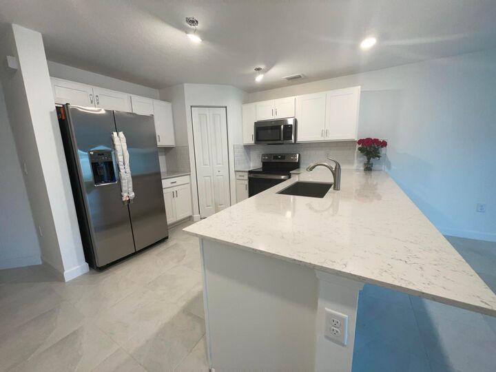 Property Photo: 6907 Broadwater Lane FL 33467