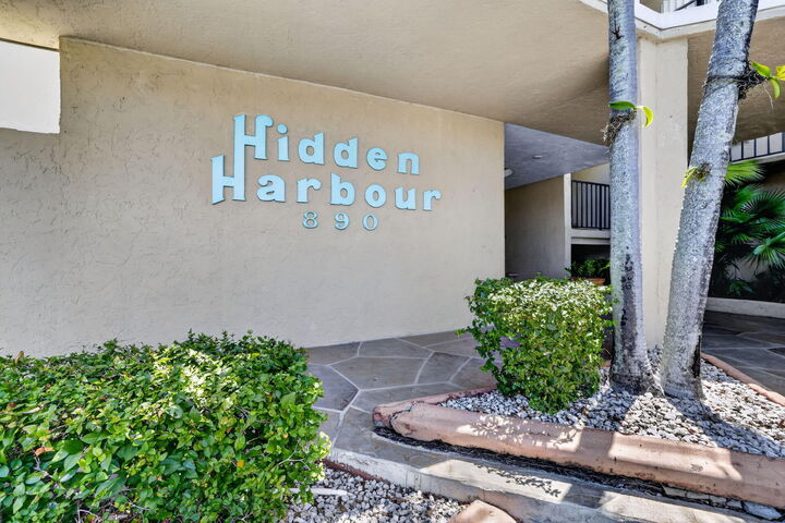 Property Photo:  890 N Federal Highway 202  FL 33462 