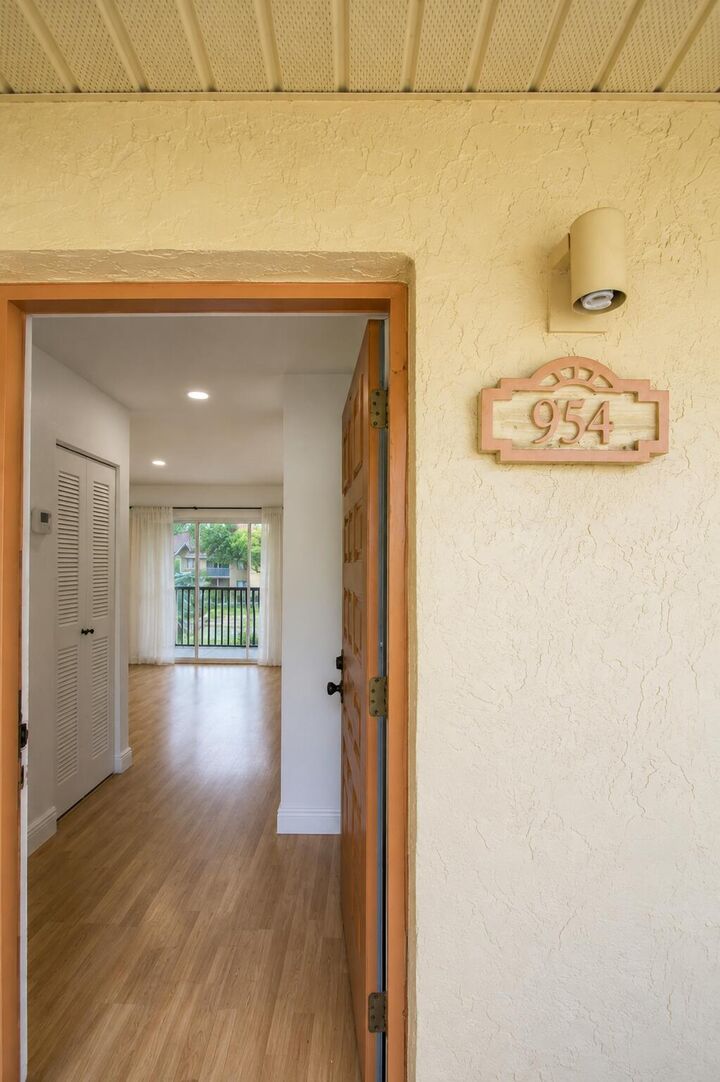 Property Photo: 954 Coral Club Drive 954 FL 33071