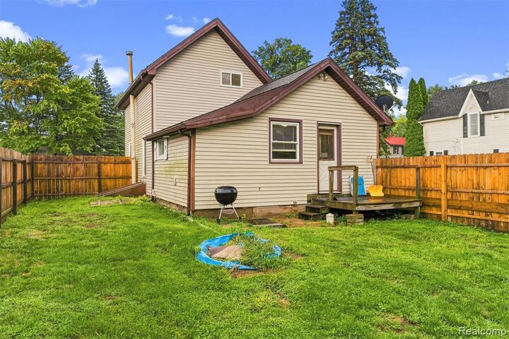 Property Photo:  415 N Shiawassee Street  MI 48414 