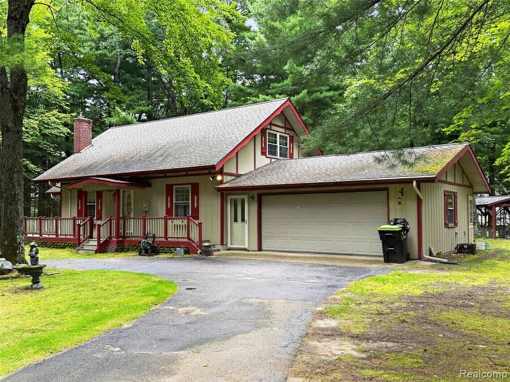 Property Photo: 1484 Leeward Lane MI 48656