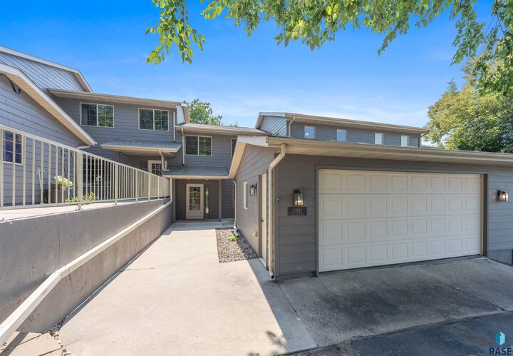 Property Photo: 2303 E Beacon Pl 2 SD 57103