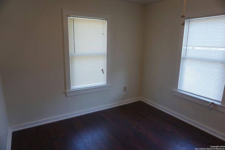Property Photo:  1905 Buena Vista St 1  TX 78207 