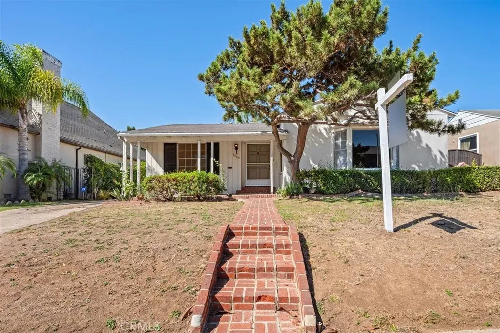 Property Photo:  1569 Midvale Avenue  CA 90024 