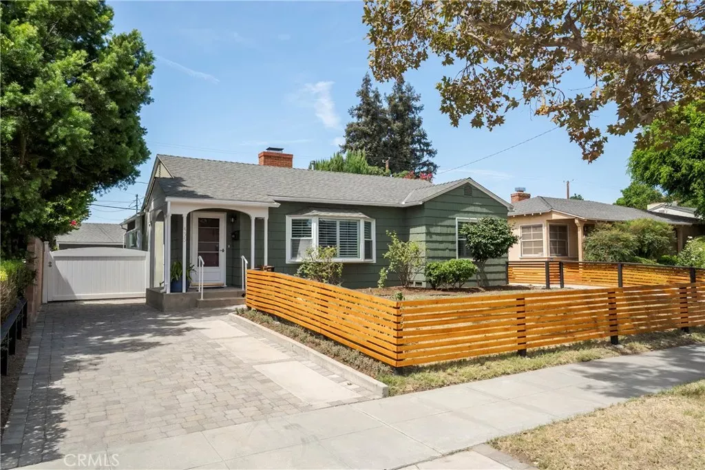 Property Photo: 435 S Mariposa CA 91506