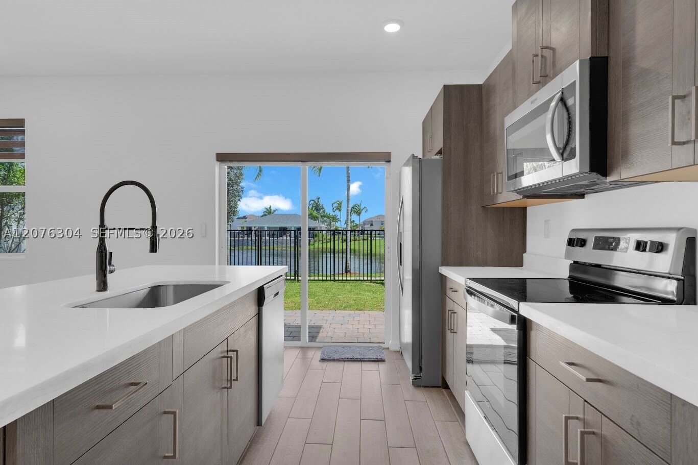 Property Photo: 805 SE 18th St 805 FL 33034