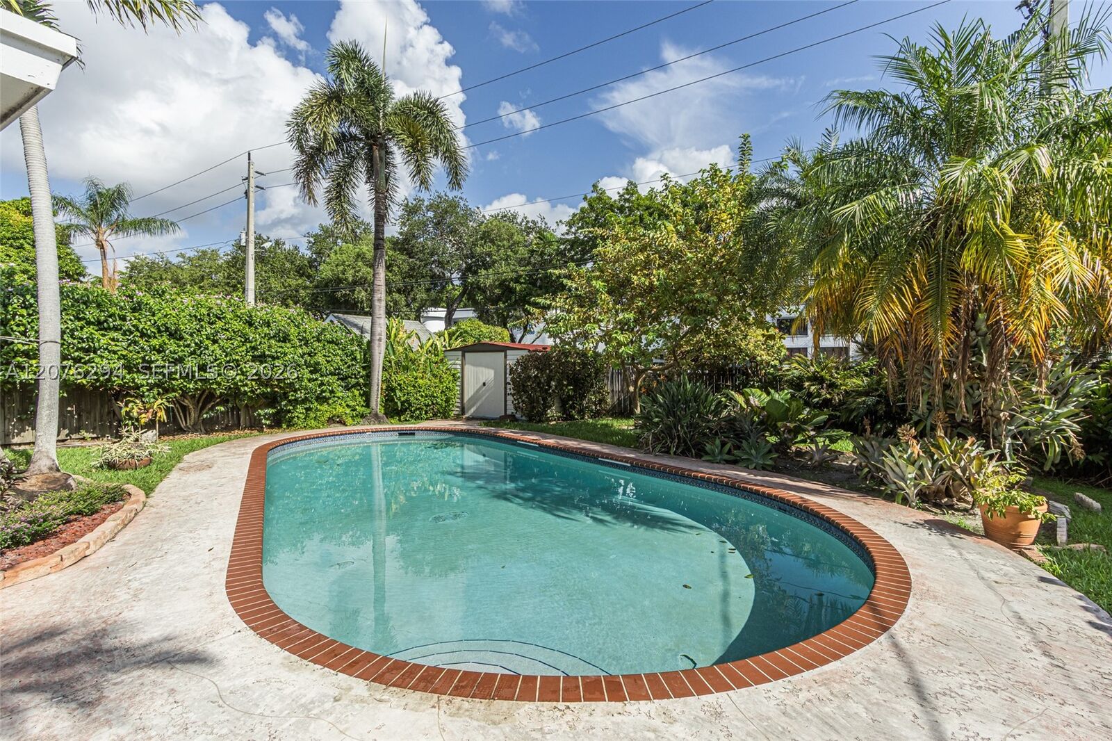 Property Photo: 1523 Liberty St FL 33020