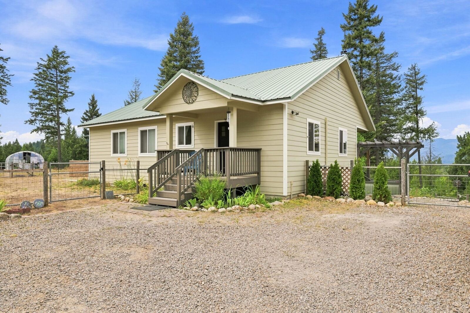 Property Photo: 1576 Sunrise Hill Ln WA 99156