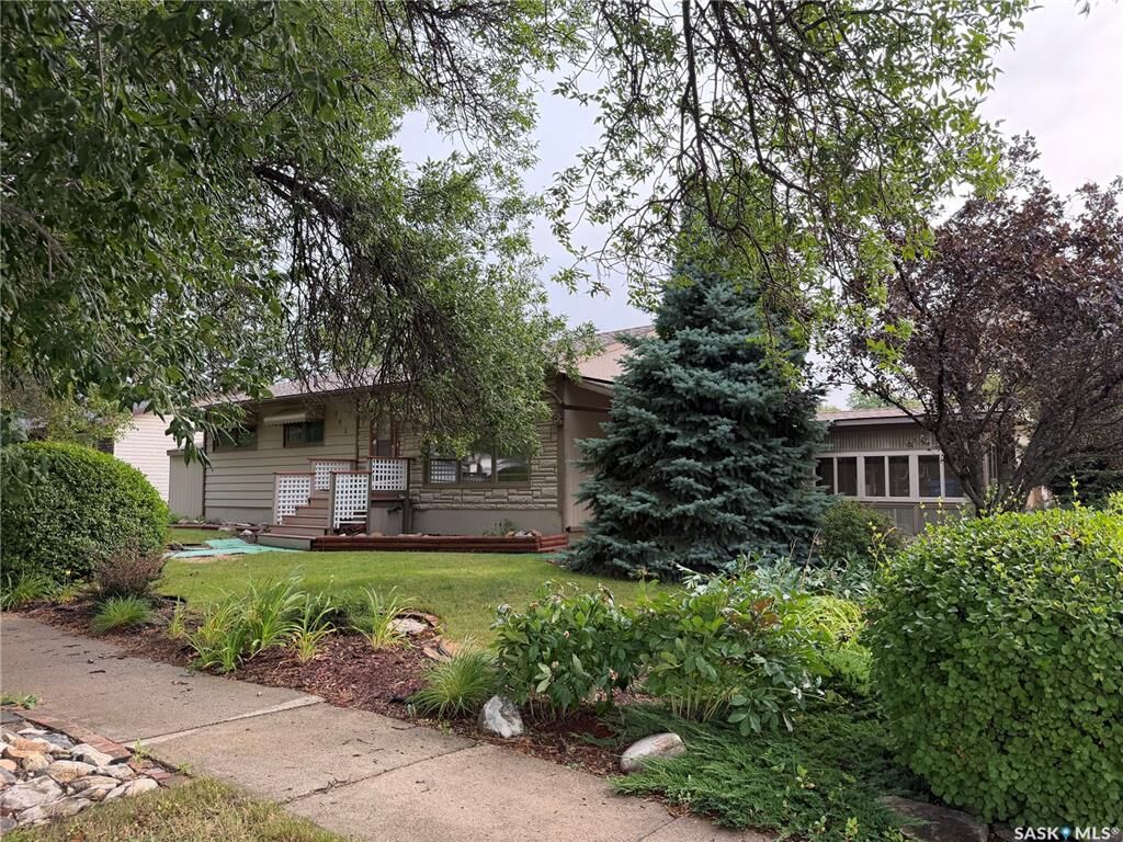 Property Photo:  302 Bemford Street  SK S0E 1A0 