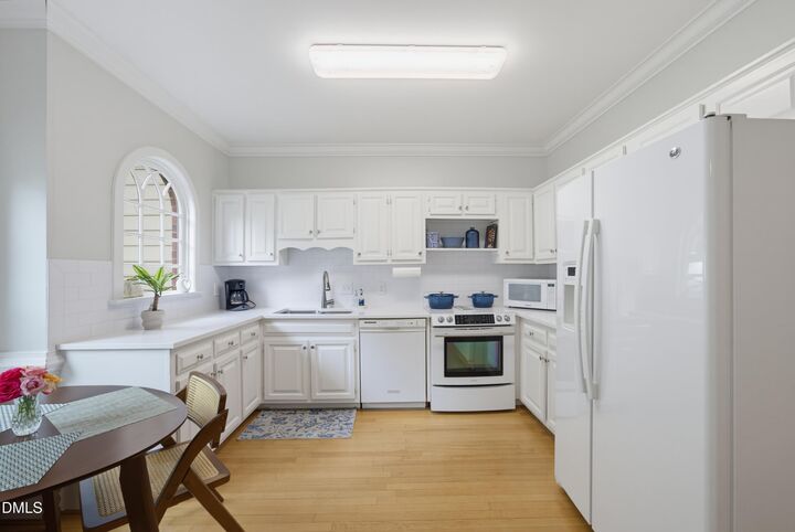 Property Photo: 1302 Hampshire Court NC 27612