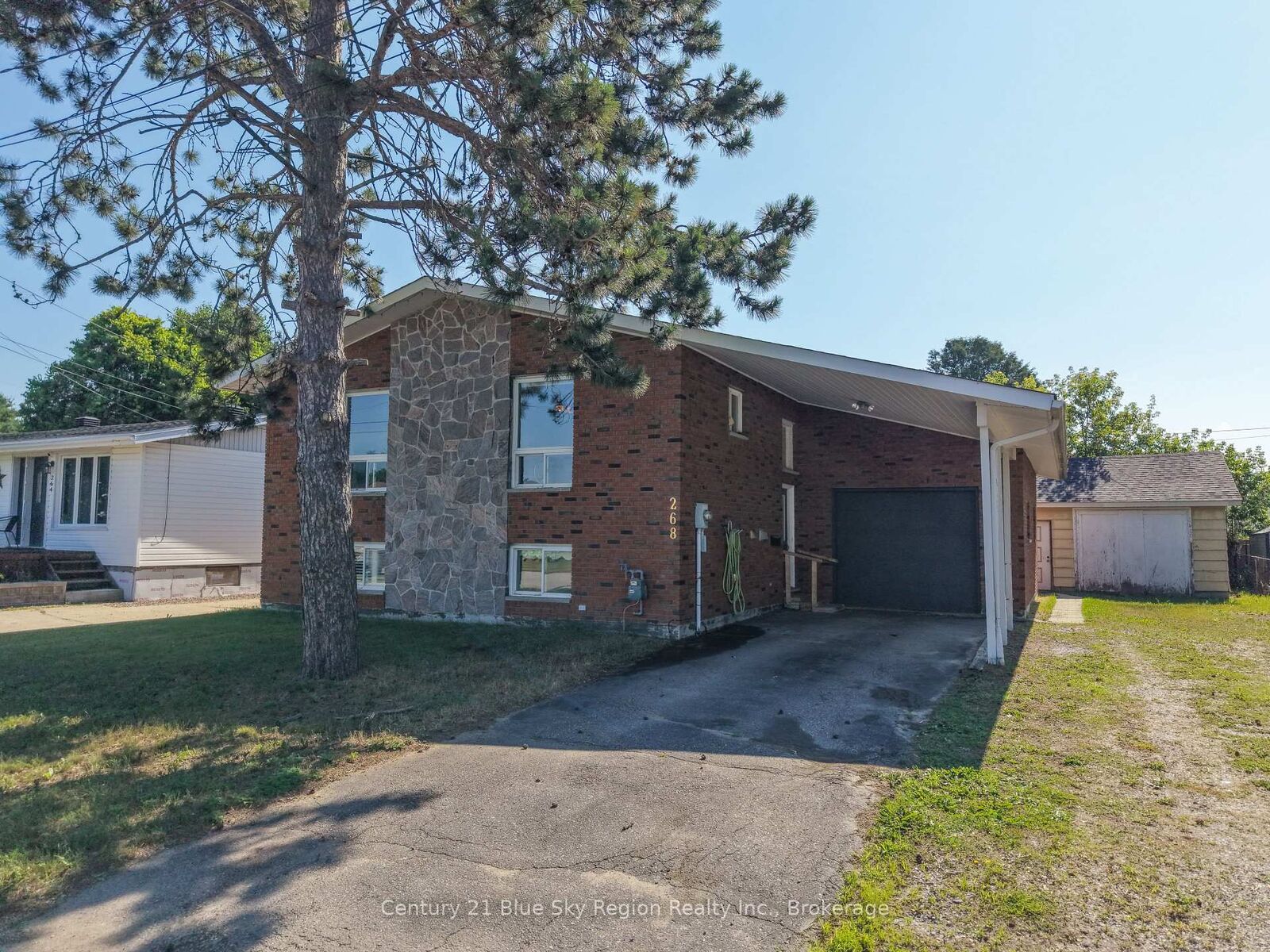 Photo de la propriété:  268 Levesque Street  ON P2B 3A3 