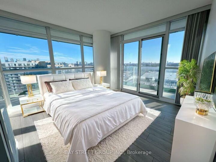 33 Singer Court 1111 — photo 1