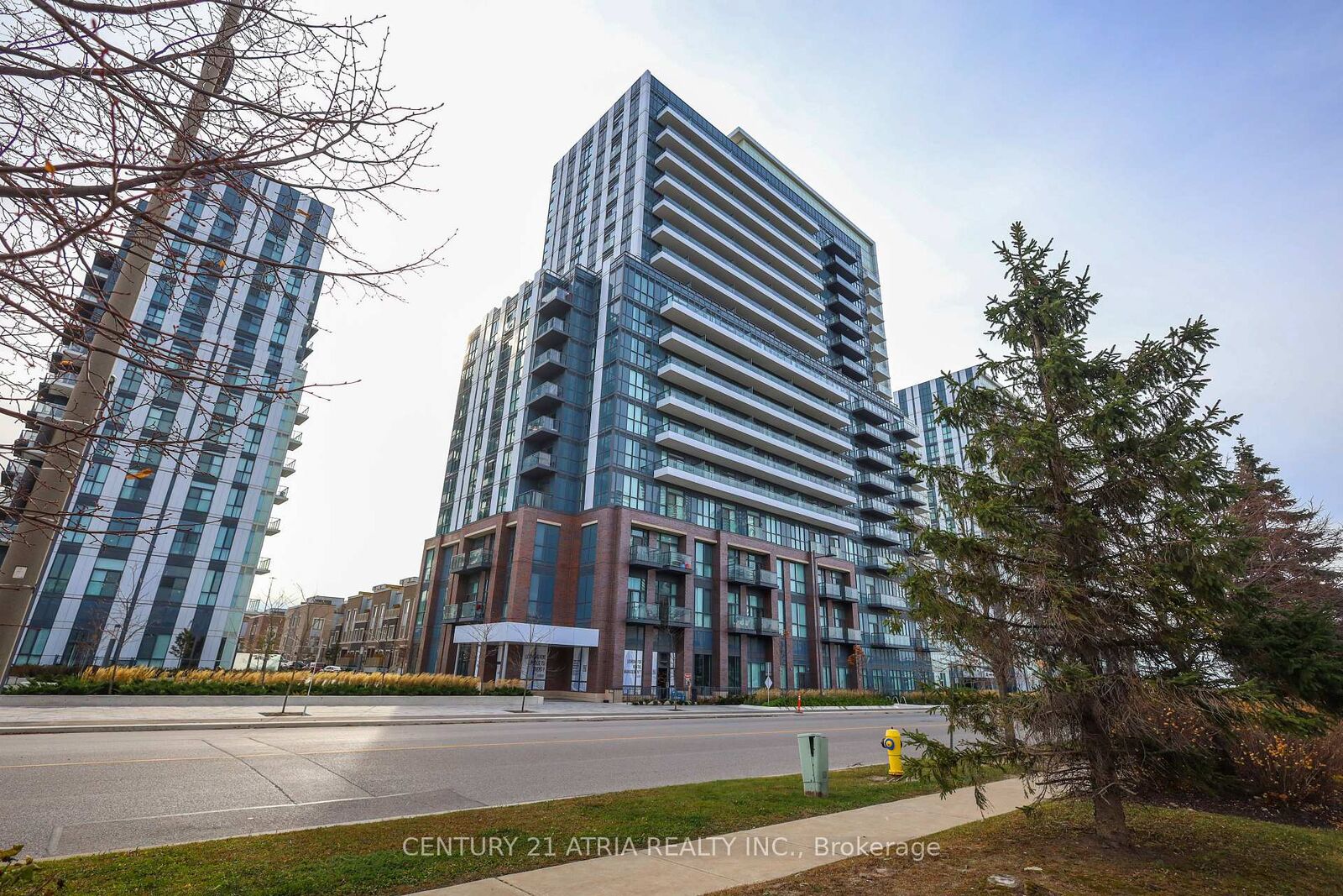 Property Photo:  38 Honeycrisp Crescent 701  ON L4K 5C3 