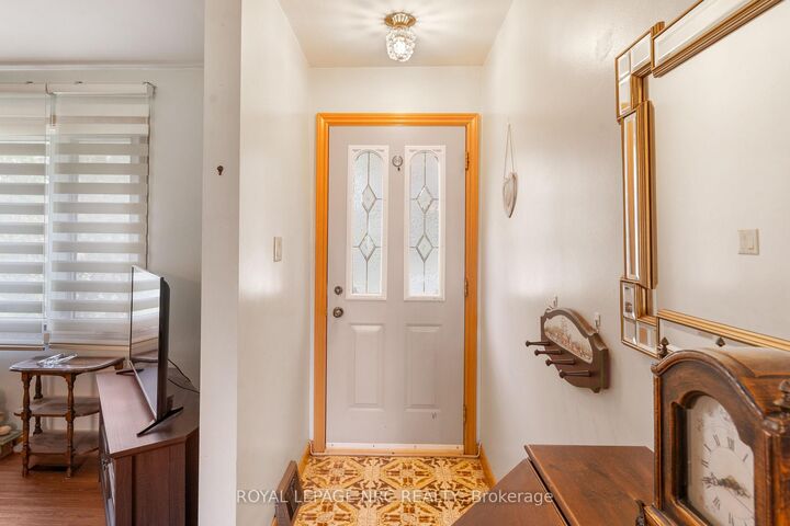 Property Photo:  7427 Merritt Avenue  ON L2G 5C3 
