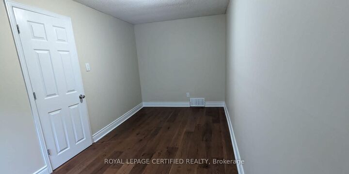 Property Photo:  1468 Dundas Crescent  ON L5C 1E9 