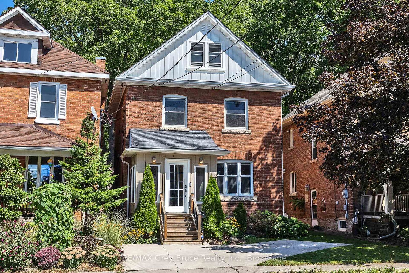 Property Photo:  813 5th Avenue A Avenue E  ON N4K 2S9 